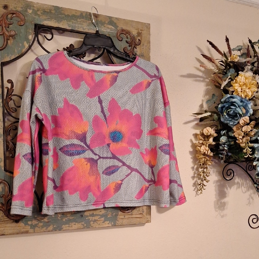 Floral Women's Sweatshirt. Excellent Condition Size L/XL NWOT